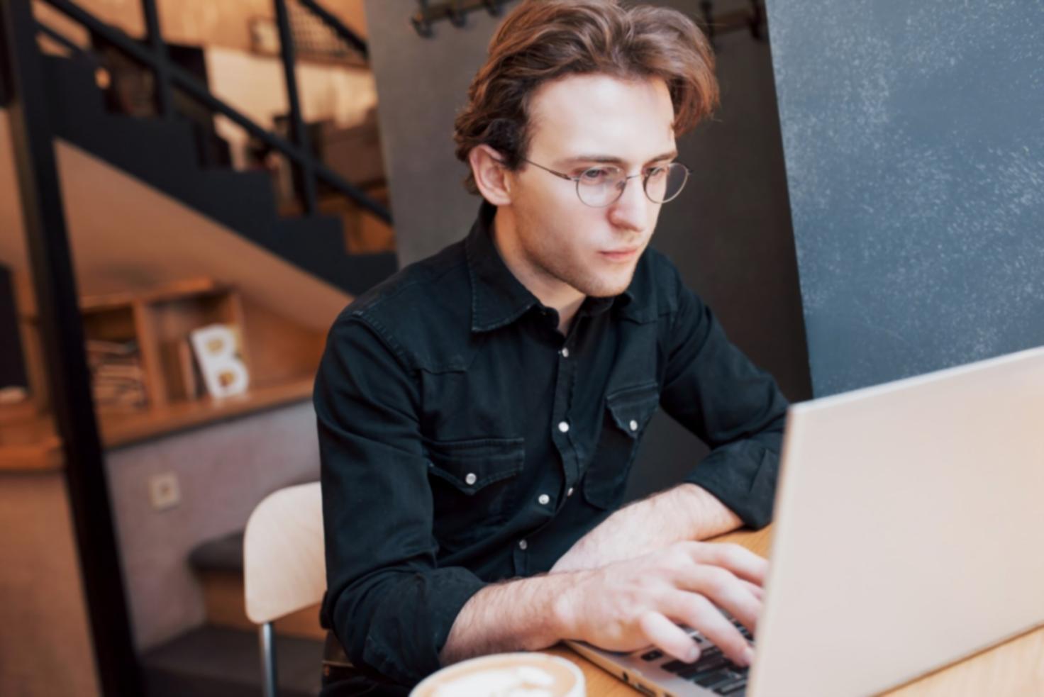 Ambiente di studio per progettazione user experience giochi mobile